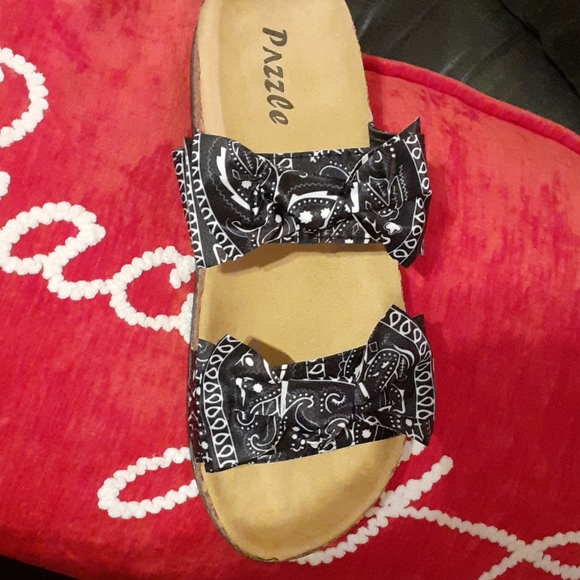 Sandals - Picture 3 of 4